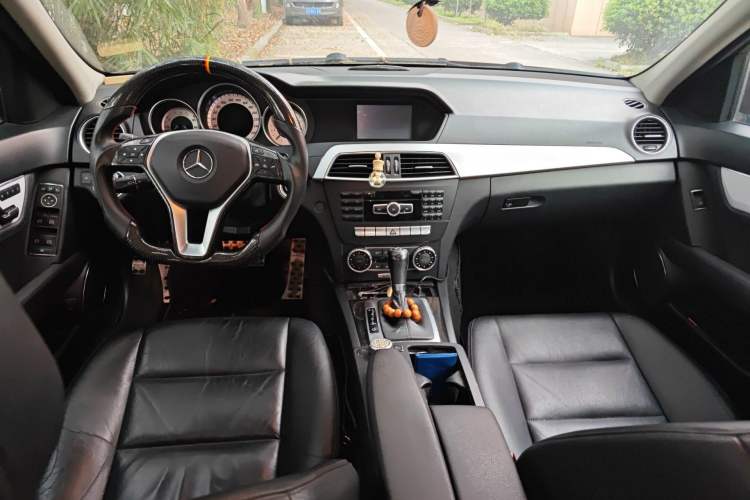 Used Mercedes-Benz C-Class 2011 C 200 CGI Fashion Model Center Console