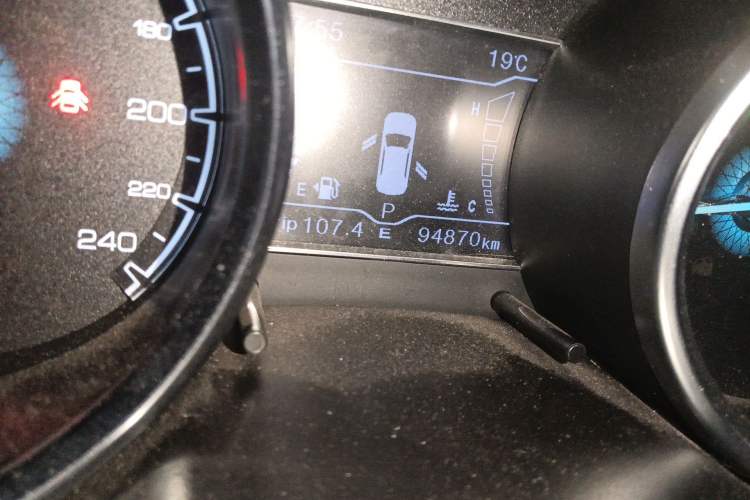 Used Zotye SR7 2016 1.5T CVT Cube Heart Edition China IV Standard Odometer Close Up