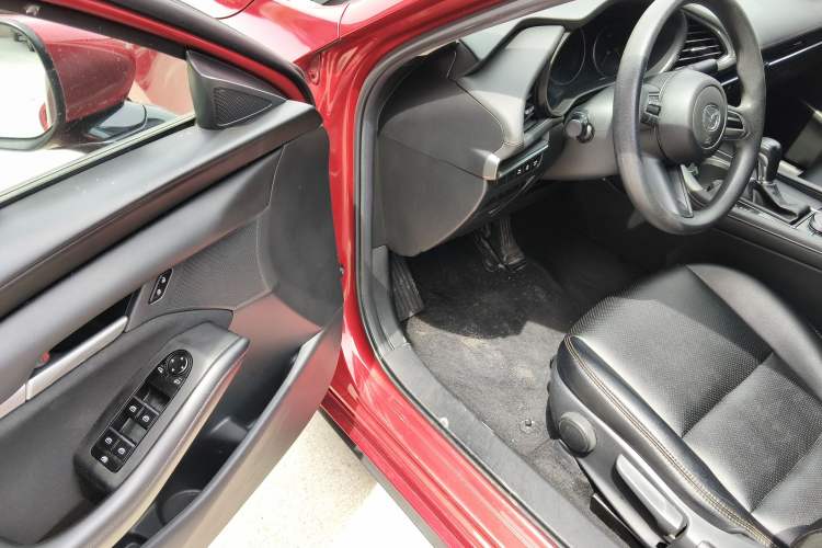 Used Mazda 3 Axela 2020 1.5L Automatic Zhiyue Sunroof Version Driver Seat