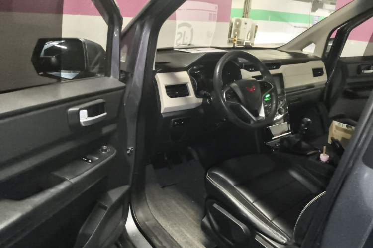 Used Wuling Zhengcheng 2021 1.5T Manual Luxury Version Driver Seat