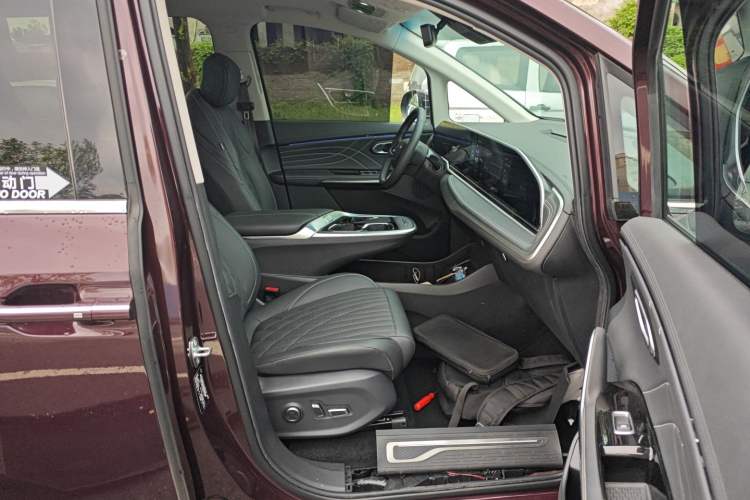 Used SAIC MAXUS G90 2022 2.0T Xingyun Seven-Seater Version