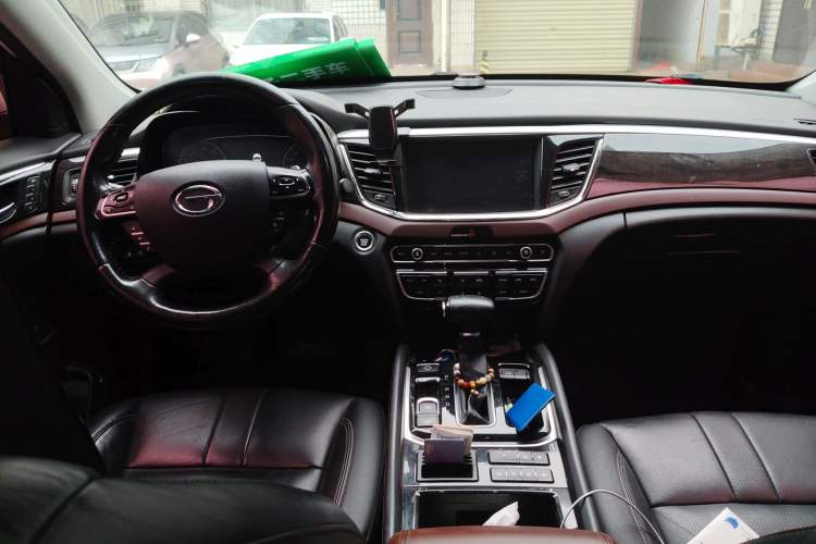 Used GAC Trumpchi GS8 2017 320T Two-Wheel Drive Luxury Smart Connectivity Version (7 Seats) Interior 2