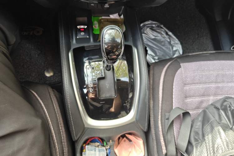 Used Nissan X-Trail 2019 2.0L CVT Smart Connect Comfort Edition 2WD Gear Lever