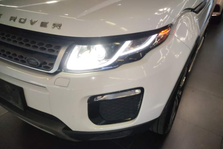 Used Land Rover Range Rover Evoque 2018 240 PS SE Smart Brilliance Edition
