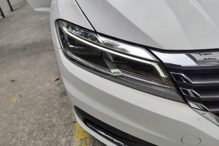 Used Volkswagen Lavida 2021 1.5L Automatic Vision Edition Right Front Headlight