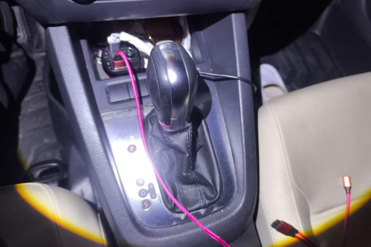 Used Volkswagen Sagitar 2014 1.6L Automatic Comfort Model Gear Lever