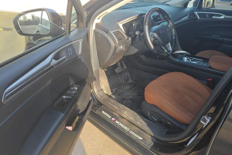 Used Ford Mondeo 2018 EcoBoost 180 Fashion Edition Driver Seat