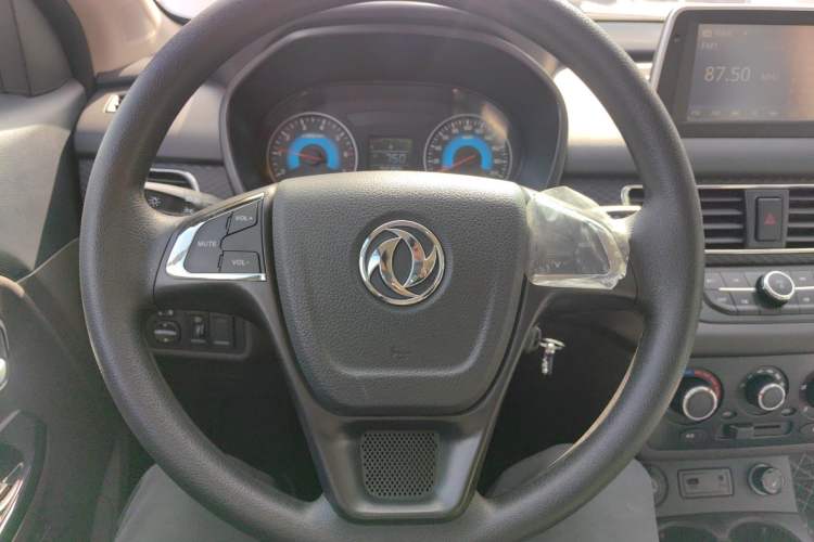 Used Dongfeng Fengon 330 2019 1.5L 330S Manual Comfort Version China VI Standard Steering Wheel