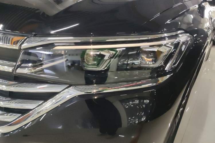 Used Volkswagen Viloran 2024 380TSI Premium Edition