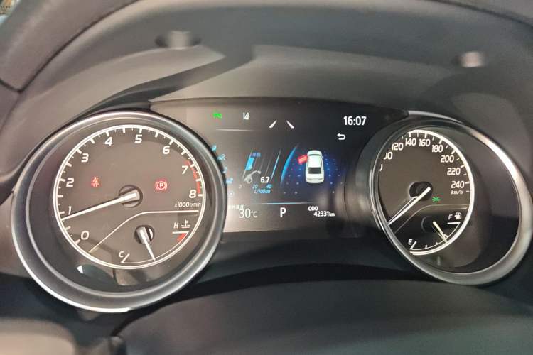 Used Toyota Camry 2023 2.0G Luxury Edition
