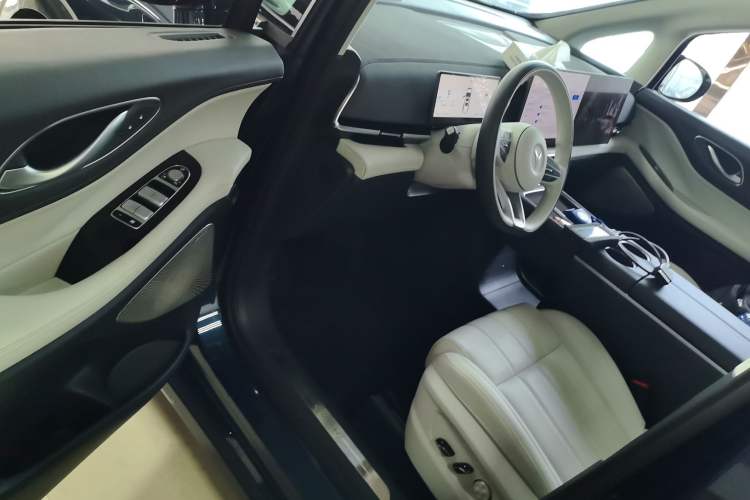 Used VOYAH Dream 2025 PHEV Four-Wheel-Drive Flagship Kunpeng Edition Driver Seat