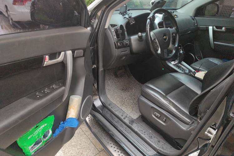 Used Chevrolet Captiva 2012 2.4L 4x4 Flagship Edition 7 Seats Driver Seat