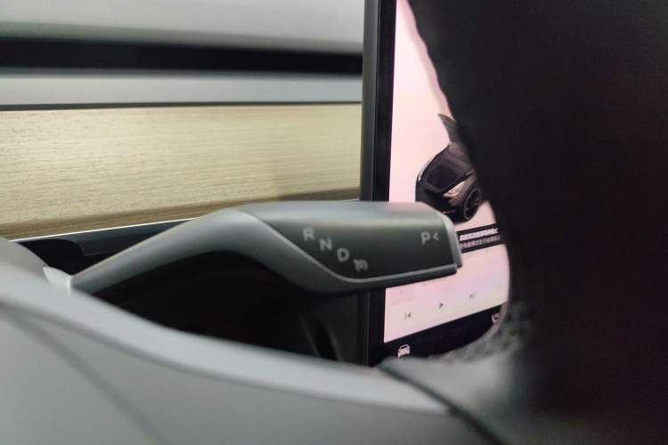 Used Tesla Model Y 2022 Performance High-Performance All-Wheel-Drive Version Gear Lever