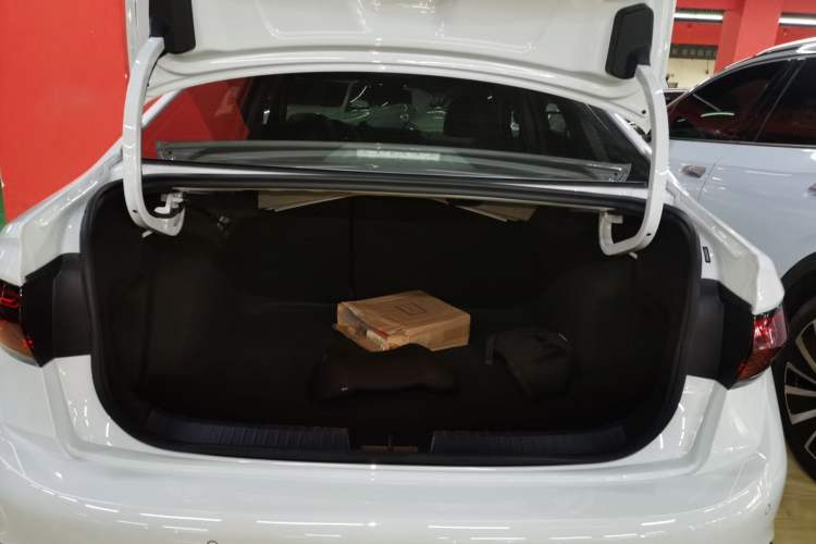 Used Volkswagen Sagitar 2025 300TSI DSG Excellence Edition Trunk