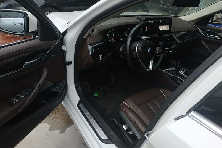 Used BMW 5 Series 2022 Restyled 525Li Luxury Package Driver Seat