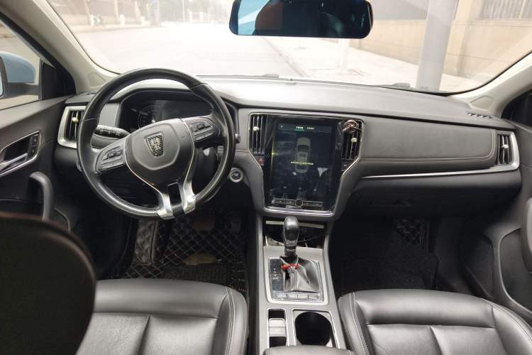 Used Roewe i6 2017 20T Automatic Internet ZhiZun Edition Center Console