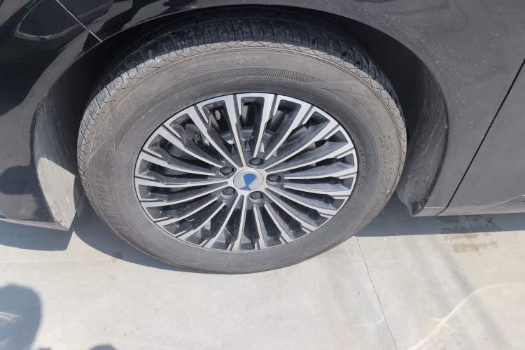 Used Denza D9 2022 DM-i 970 Four-Wheel Drive Prestige Model Left Front Wheel Hub