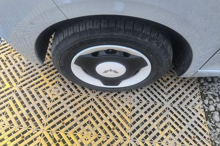 Used Wuling Hongguang MINIEV 2024 3rd Generation 215km Youth Edition Left Front Wheel Hub