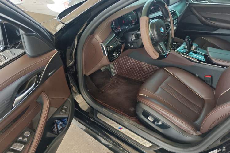 Used BMW 5 Series 2021 Facelifted 530Li Leading Edition M Sport Package Driver Seat