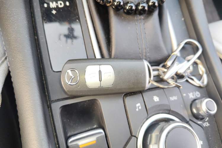 Used Mazda CX-4 2018 2.0L Automatic Two-Wheel Drive Blue Sky Dynamic Version China V Standard Vehicle Key