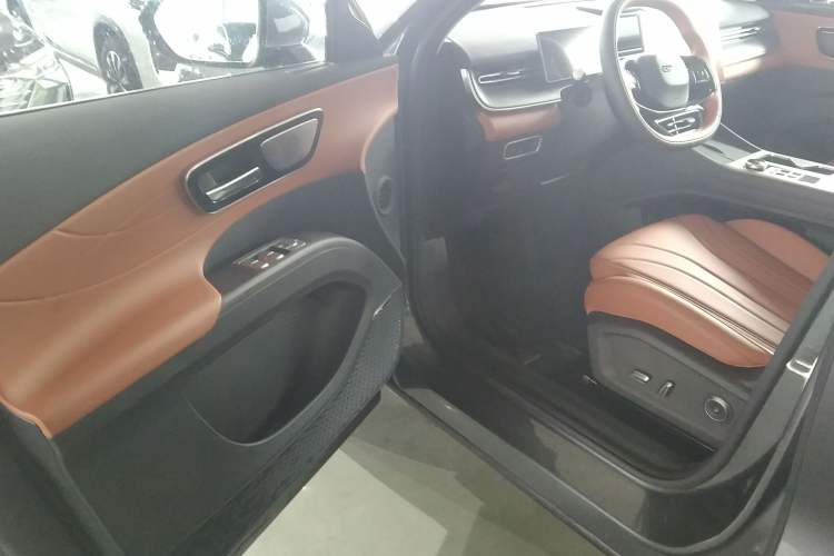 Used Chery Tiggo 8 2026 Model, 5th Generation Tiger Model, Kunpeng 1.6T Automatic Flagship Version Driver Seat