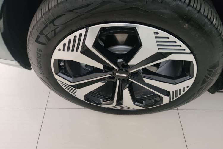 Used Wey Lanshan 2025 Four-Wheel Drive Max Left Front Wheel Hub