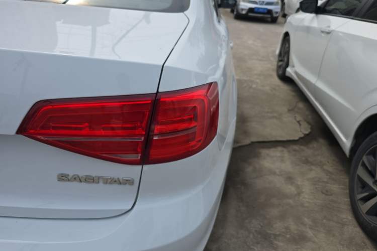 Used Volkswagen Sagitar 2018 1.6L Automatic Fashion Model