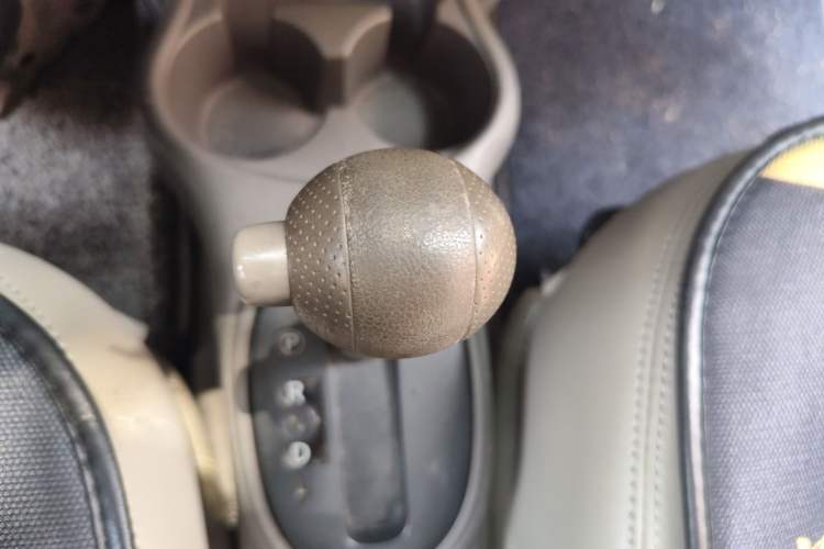 Used Nissan Sunny 2011 1.5XE CVT Comfort Edition Gear Lever