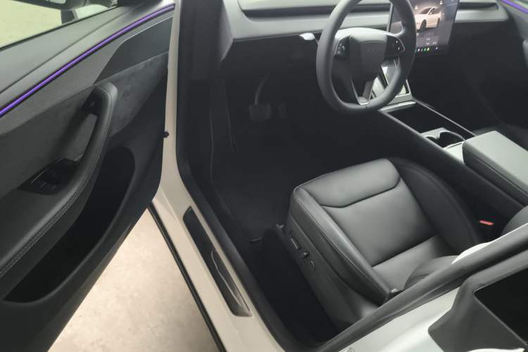 Used Tesla Model Y 2025 Long-Range All-Wheel Drive First Edition