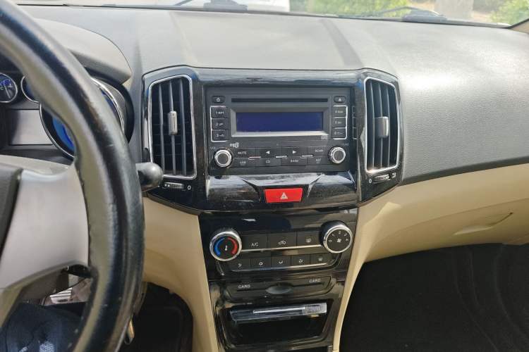 Used Chery E3 2013 1.5L Manual Fashion Model Audio And AC Panel