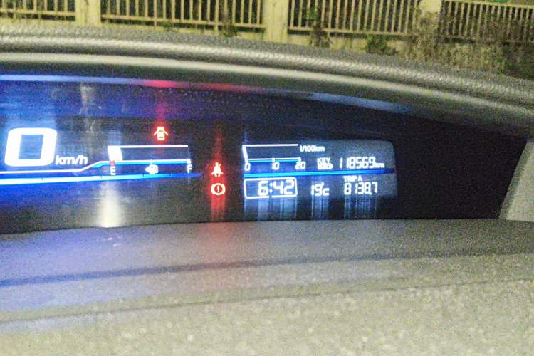 Used Honda Jade 2017 1.8L automatic Comfort version 5 seats Odometer Close Up