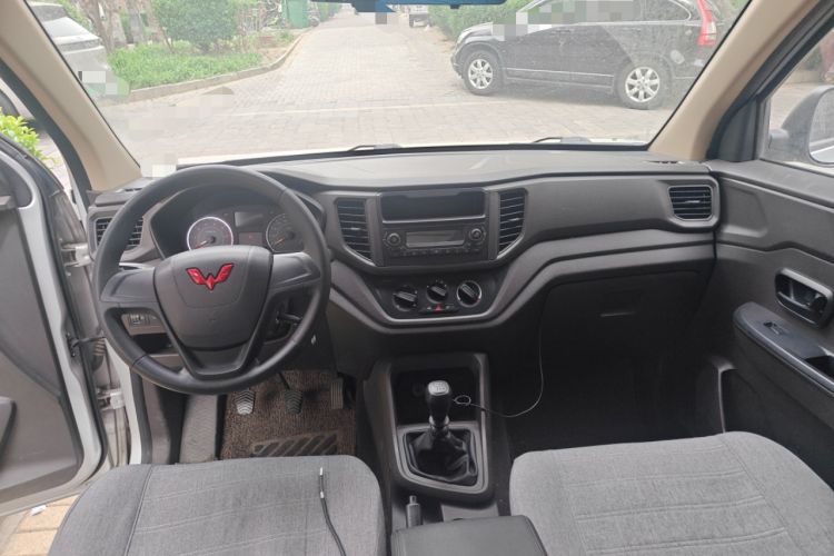 Used Wuling Hongguang V 2022 1.5L Jingqu Edition Enclosed-Window Vehicle with Electric Power Steering LAR