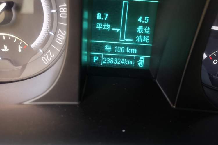 Used Buick GL8 2017 25S Comfort Version China V Standard Odometer Close Up