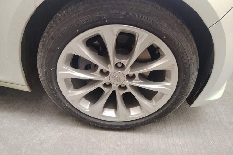 Used Cadillac CT5 2021 Revised 28T Luxury Version Right Front Wheel Hub