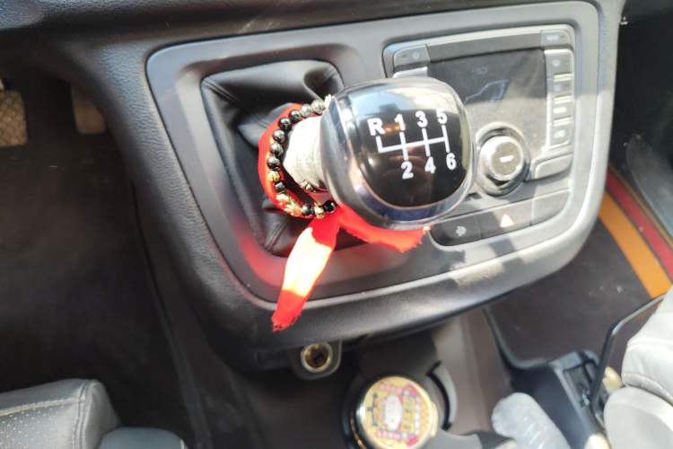 Used SAIC MAXUS G10 2021 2.0T Manual Elite Edition Diesel 9-Seater Gear Lever