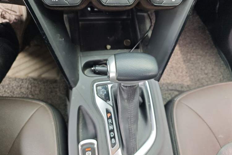 Used GAC Trumpchi GS4 2016 235T G-DCT Luxury Edition Gear Lever