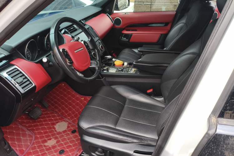 Used Land Rover Discovery 2018 2.0T SE Left Front Seat