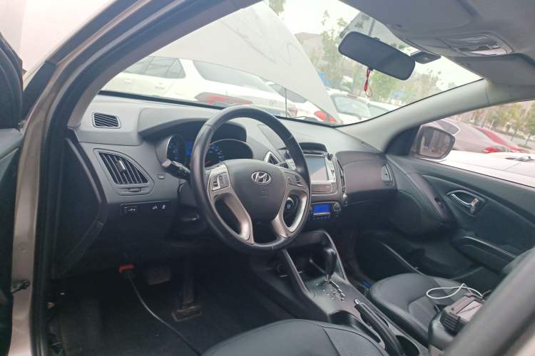 Used Hyundai ix35 2015 2.0L Automatic 2WD Smart Type China IV
