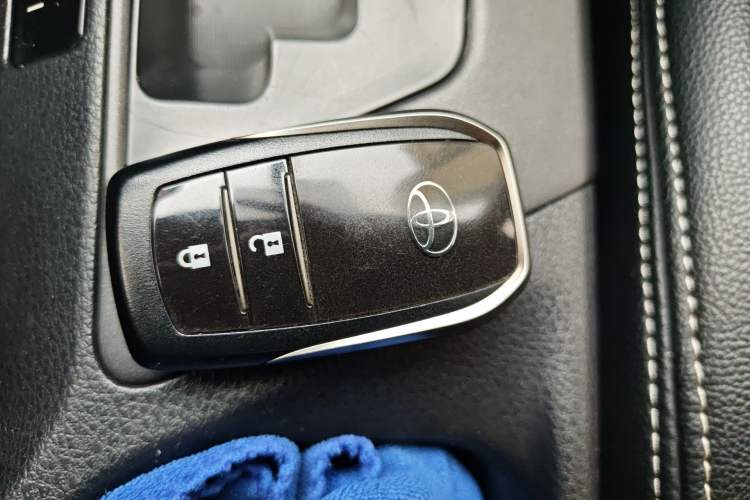 Used Toyota RAV4 2016 2.0L CVT Two-Wheel Drive Fashion Edition China V Standard Interior 1