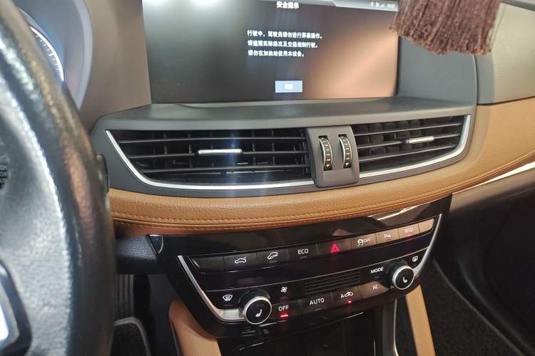 Used BORGWARD BX7 2016 28T Four-Wheel Drive Flagship Version 5 Seats Audio And AC Panel