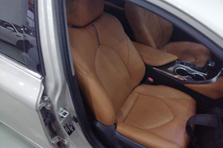 Used Toyota Camry 2019 Revised Version 2.0G Luxury Edition