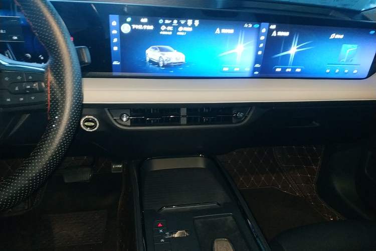 Used Ford EVOS 2022 EcoBoost 245 Style Edition Audio And AC Panel