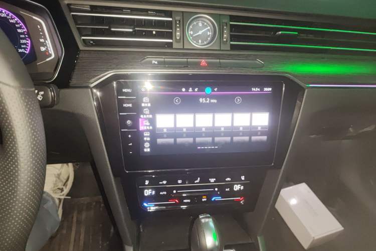 Used Volkswagen Magotan 2026 30 Million Vehicles Selected Model 380TSI DSG Luxury Edition Audio And AC Panel