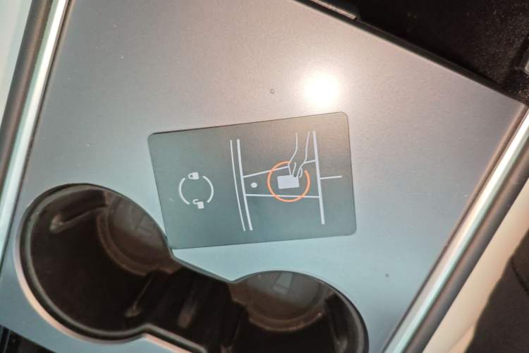 Used Tesla Model Y 2023 Long-Range All-Wheel-Drive Version
