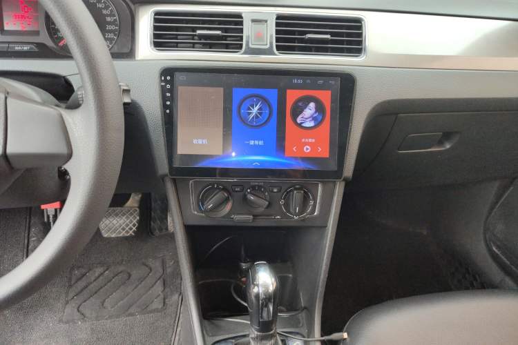 Used Volkswagen Santana 2015 1.6L Automatic Comfort Edition Audio And AC Panel