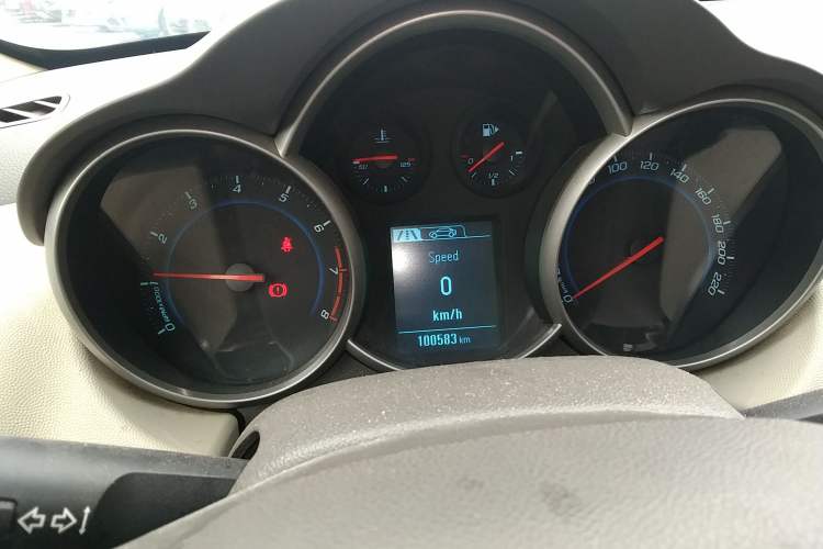 Used Chevrolet Cruze 2015 1.5L Classic SL MT Instrument Cluster