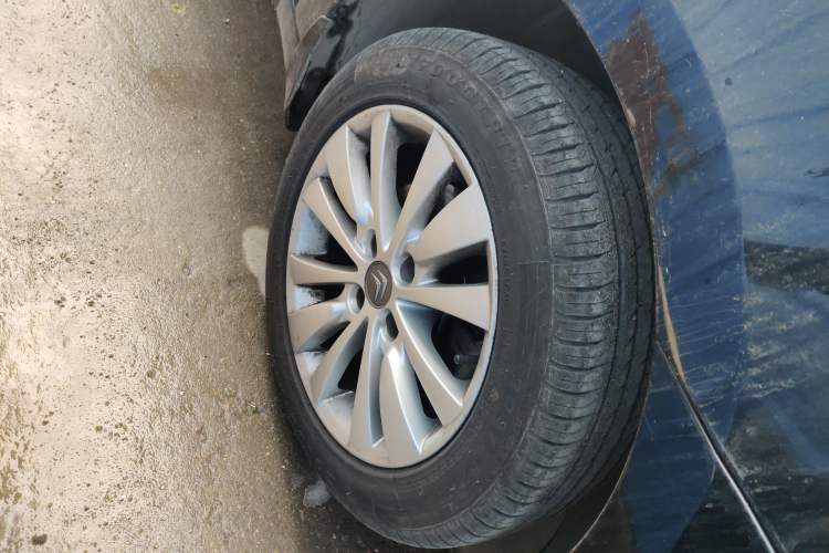 Used Citroen C-Quatre 2014 VTS Version 1.6L Manual - Premium Model Right Front Wheel Hub