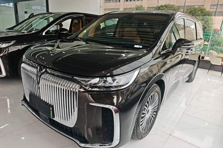 Used VOYAH Dream 2025 PHEV Four-Wheel Drive Prestige Kunpeng Edition