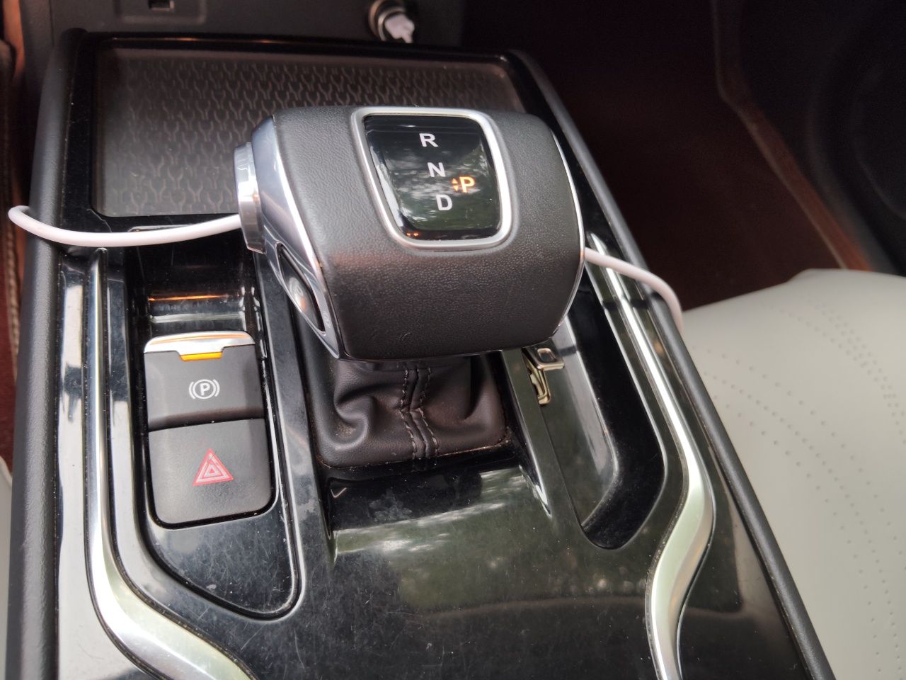 Hongqi E-QM5 2022 431 km Charge & Enjoy Edition — снимка 14