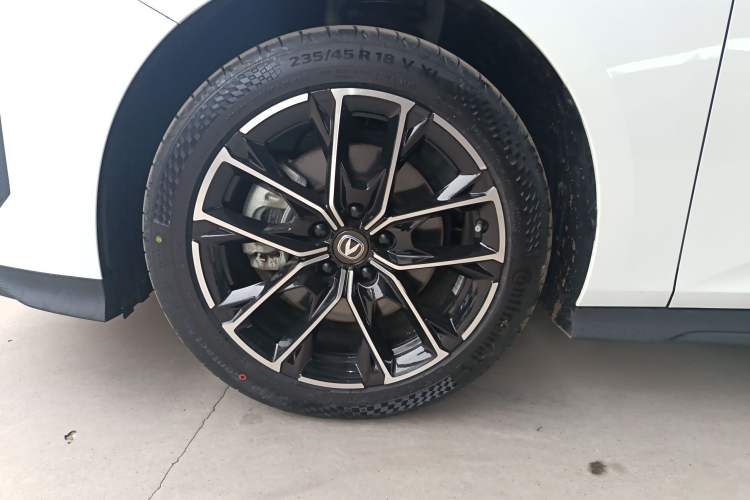 Used CHANGAN UNI-V iDD 2024 Blue Whale Smart Electric iDD 136km ZhiKu Model